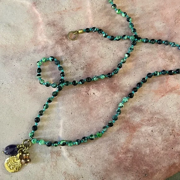 Handmade hand knotted vibrant green agate necklace with charm cluster - Picture 5 of 12